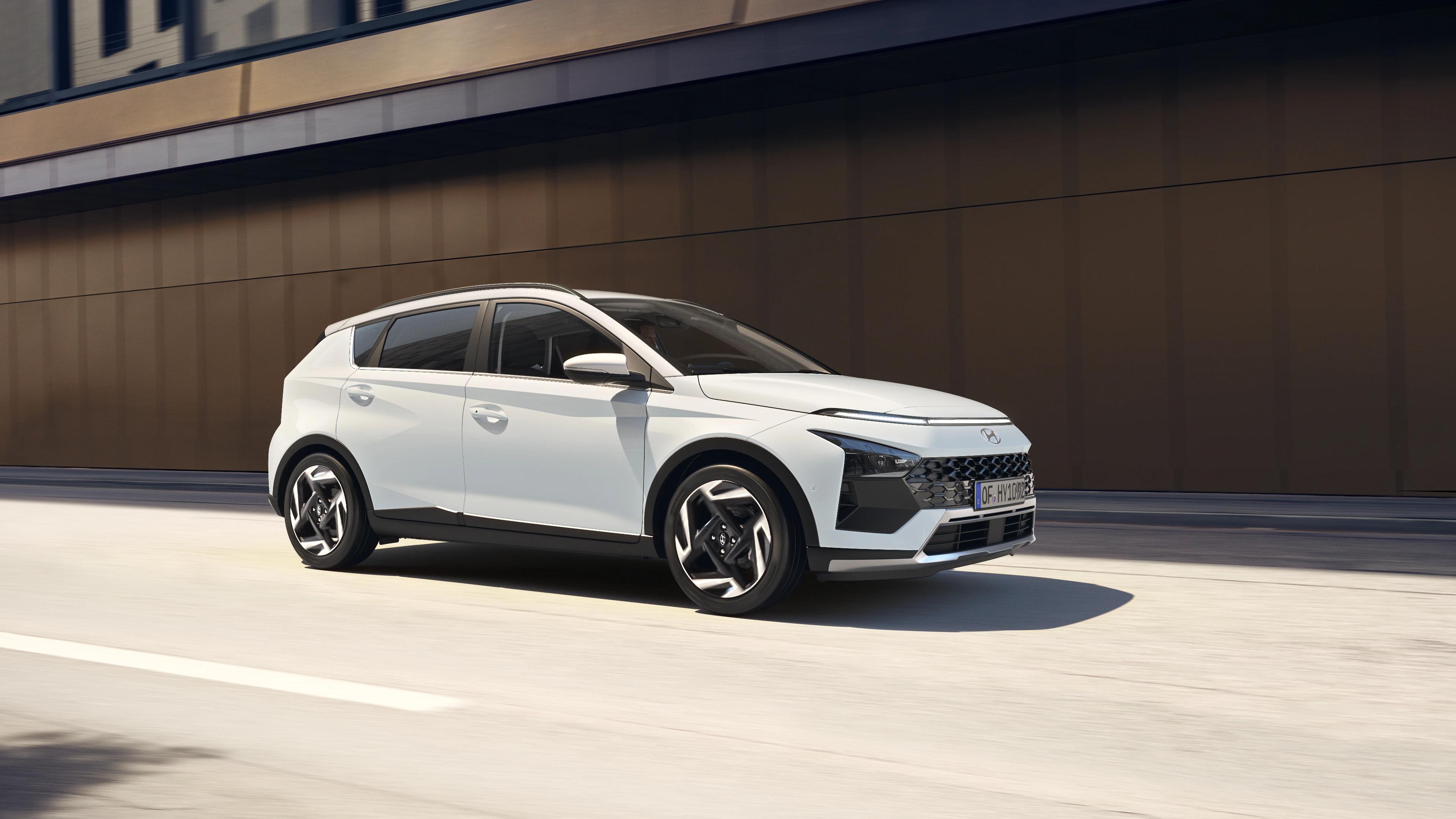 HME BC3 CUV Eviz EXT SAW Atlaswhite 52910Q0430 SHOT C007